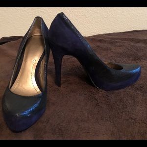 BCBG blue pump
